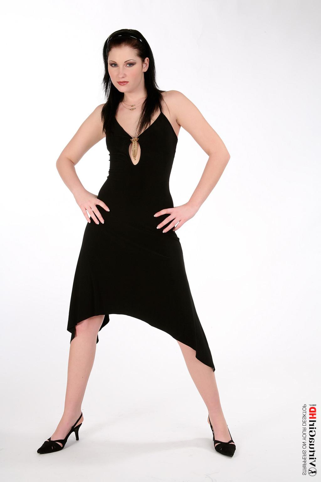 15P Stop watching pictures and get Belicia AKA Dana Lightspeed stripping on your des