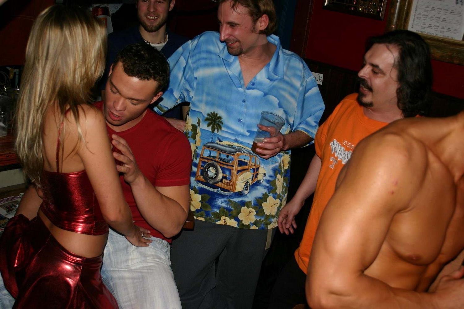 16P Wild Orgy At A Chicago Sex Club
