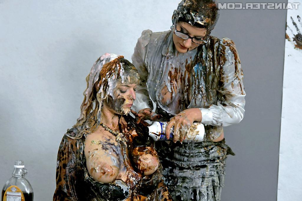 15P Cute clothed sweethearts playing with large bottles of mud