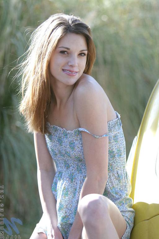 10P Check out this hottie stripping off her jeans and lifting her shirt showing her 