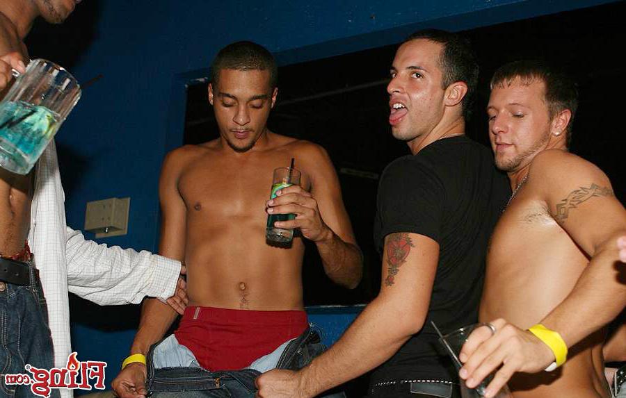 12P Check out these horny gay boys at the club looking to suck on some meat