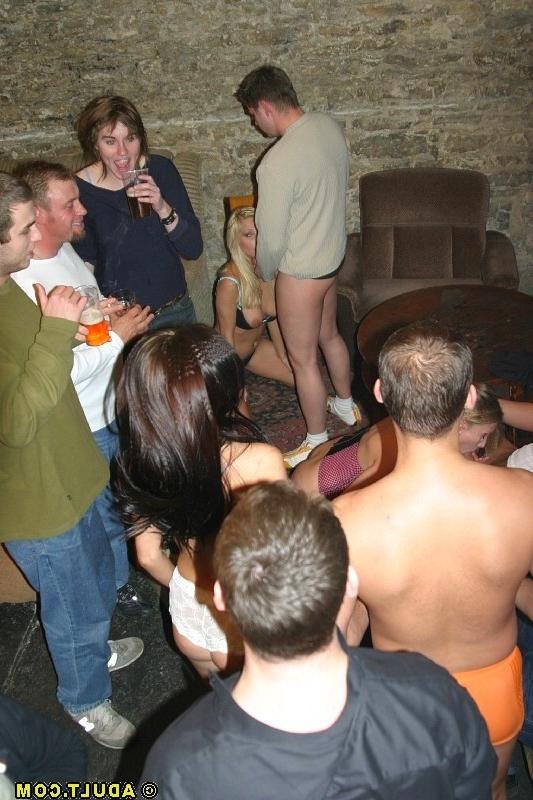 16P Wild Orgy At A Toronto Sex Club
