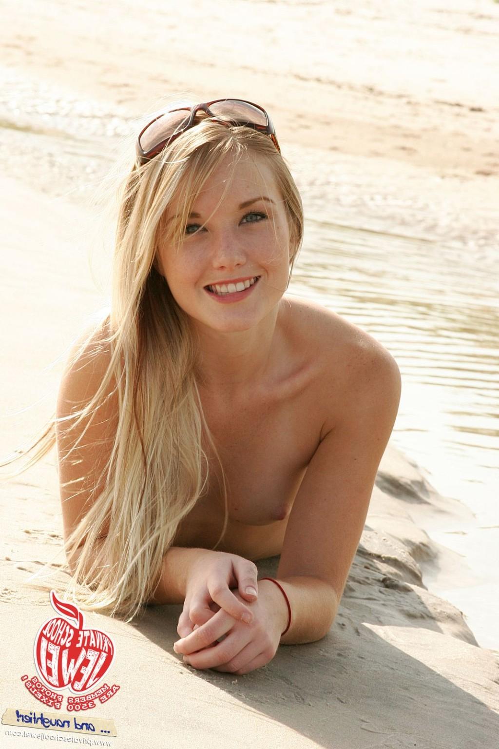 15P Teen model Jewel gets an ass full of sand at the beach