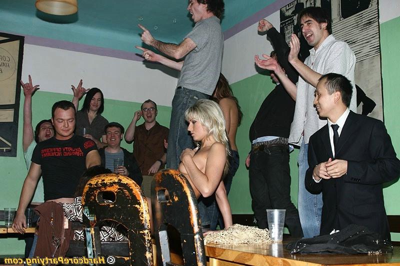 16P Wild Orgy At A Toronto Sex Club