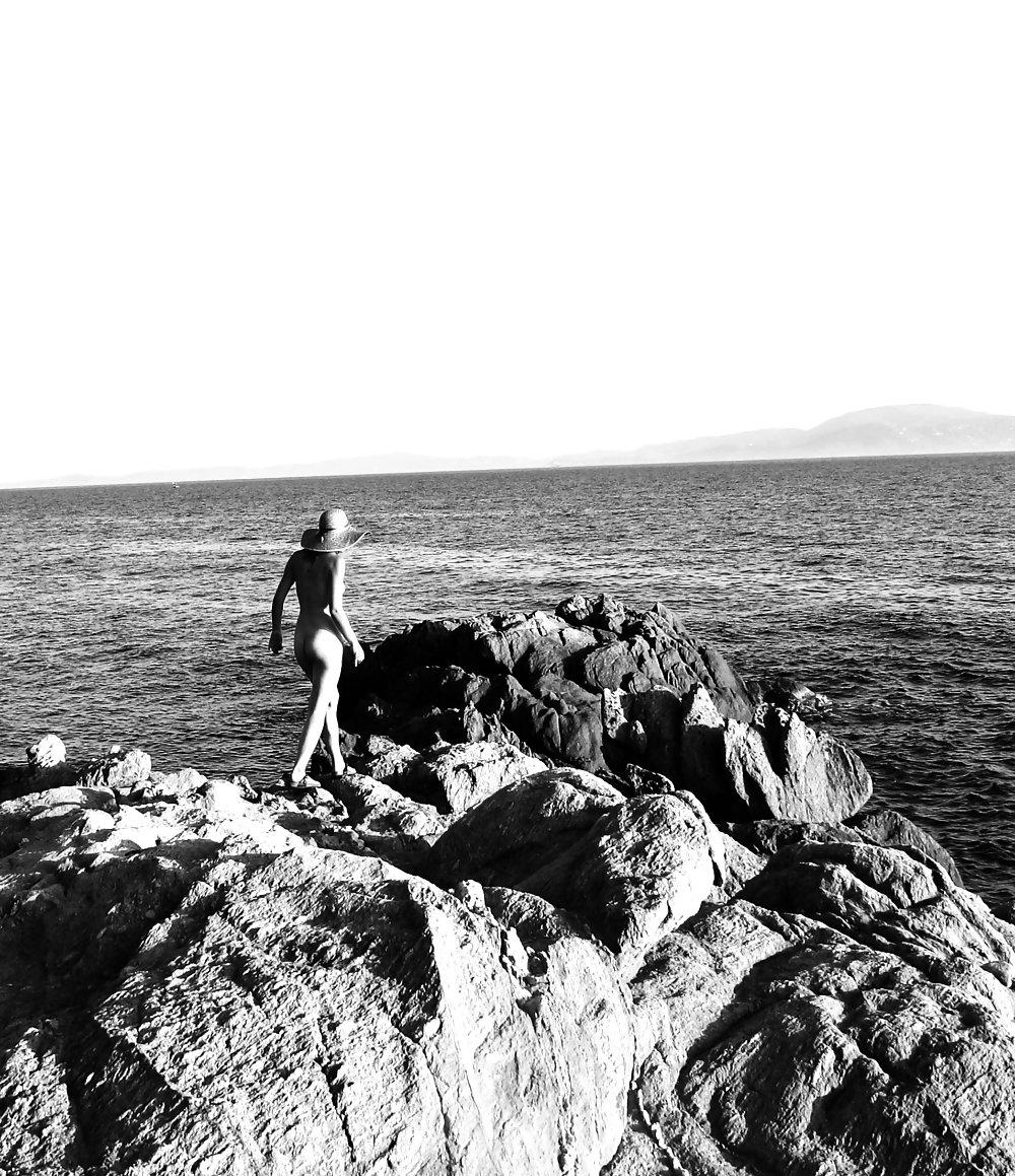 11P Holidays on a nudist island...