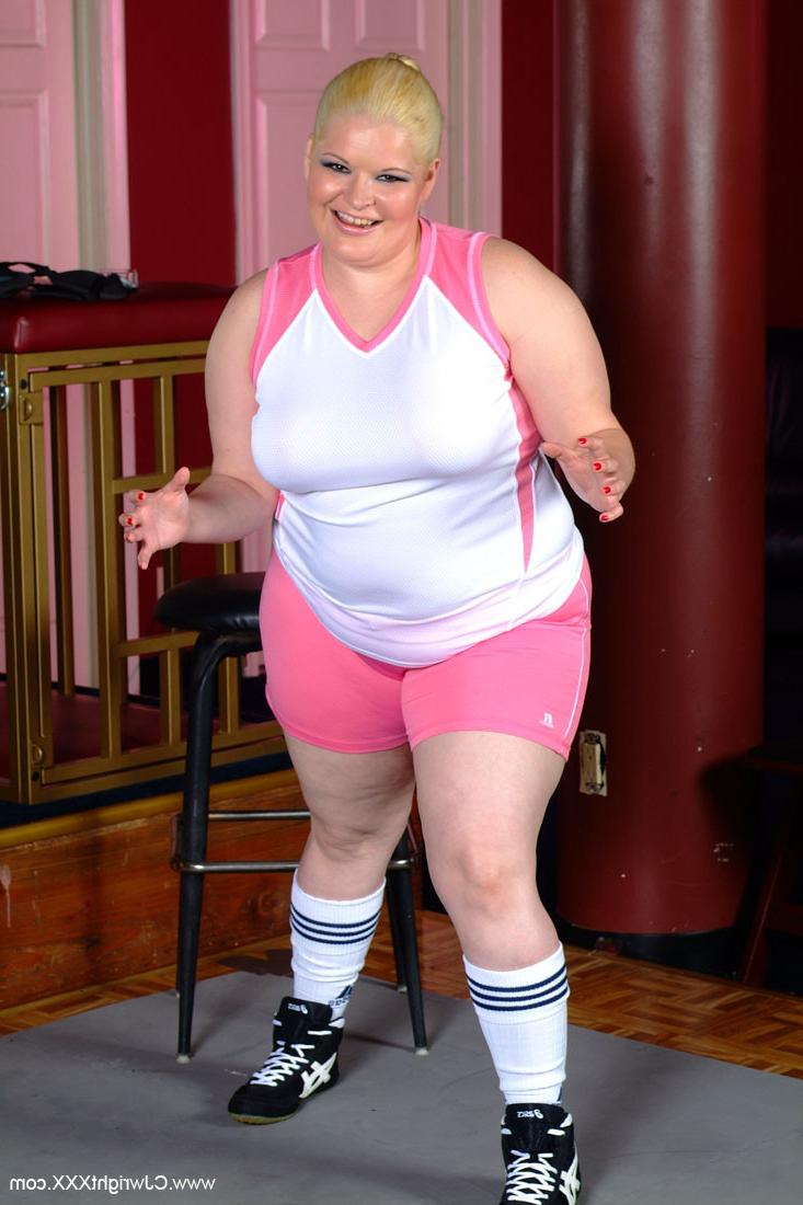 15P Karla lane and fat babe Star in BBW Fight Club
