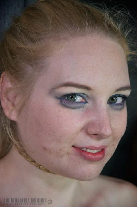 15P Delirious loves intense BDSM and electricity is right up her all