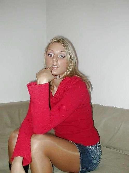 25P Nylon - upskirt - leg 35