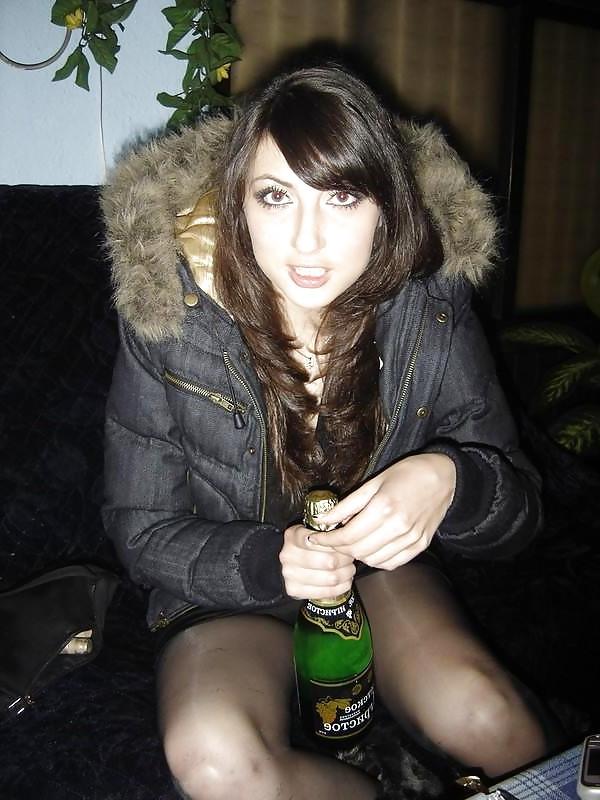 25P Nylon - upskirt - leg 35