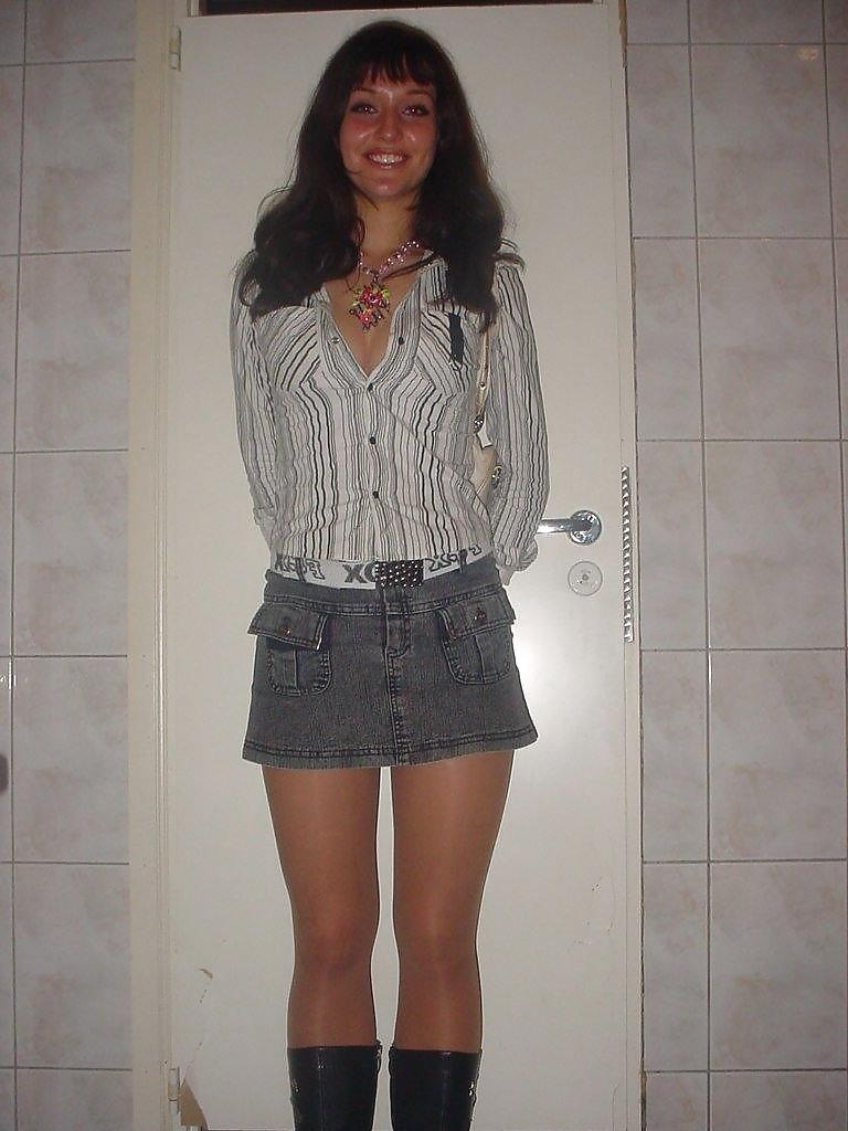 25P Nylon - upskirt - leg 35