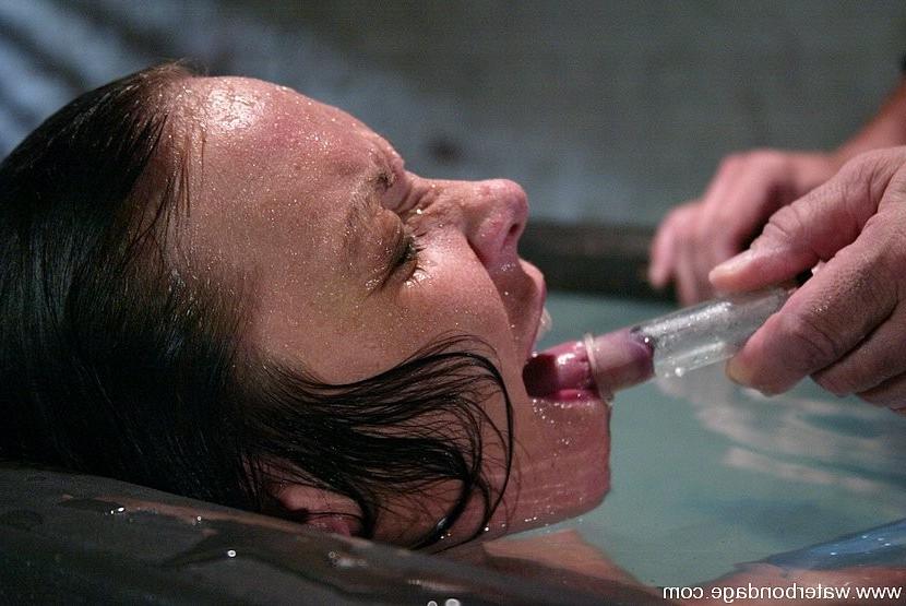 15P Julie Night sub submits to bondage with whipping and cold water