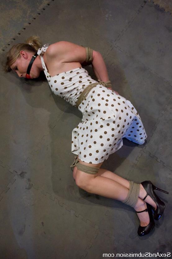 15P Sweet blonde Allison Pierce tries BDSM for the first time
