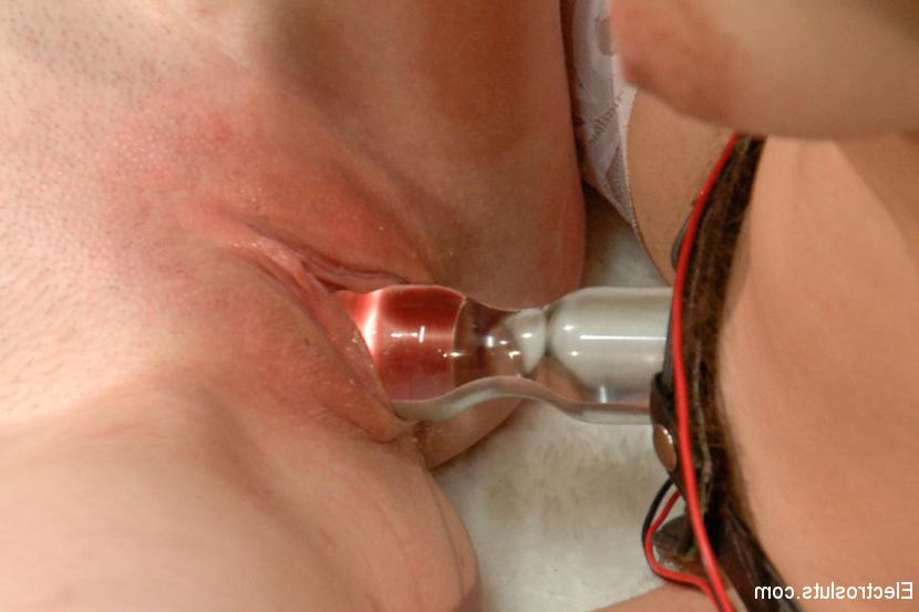 15P Justine Joli is the present at her own electrifying Electroslut lezdom BDSM Birt