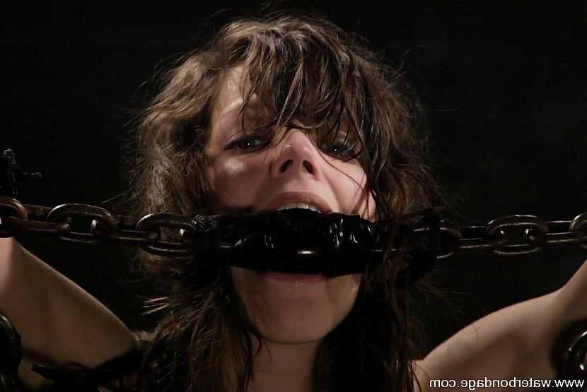 15P Bobbi Starr blindfolded and bondage fighting to stay above water