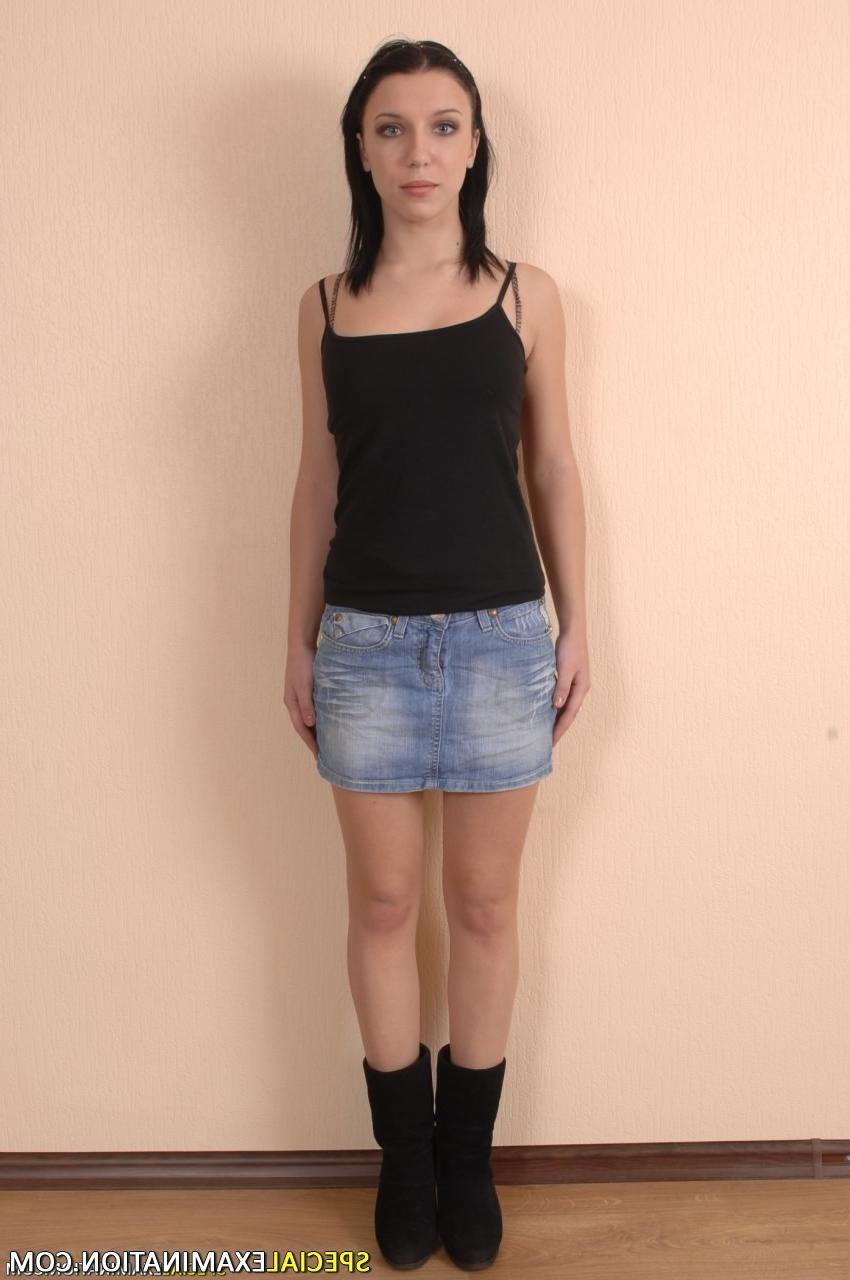 15P Stripped babe passes thru a confusing checkup