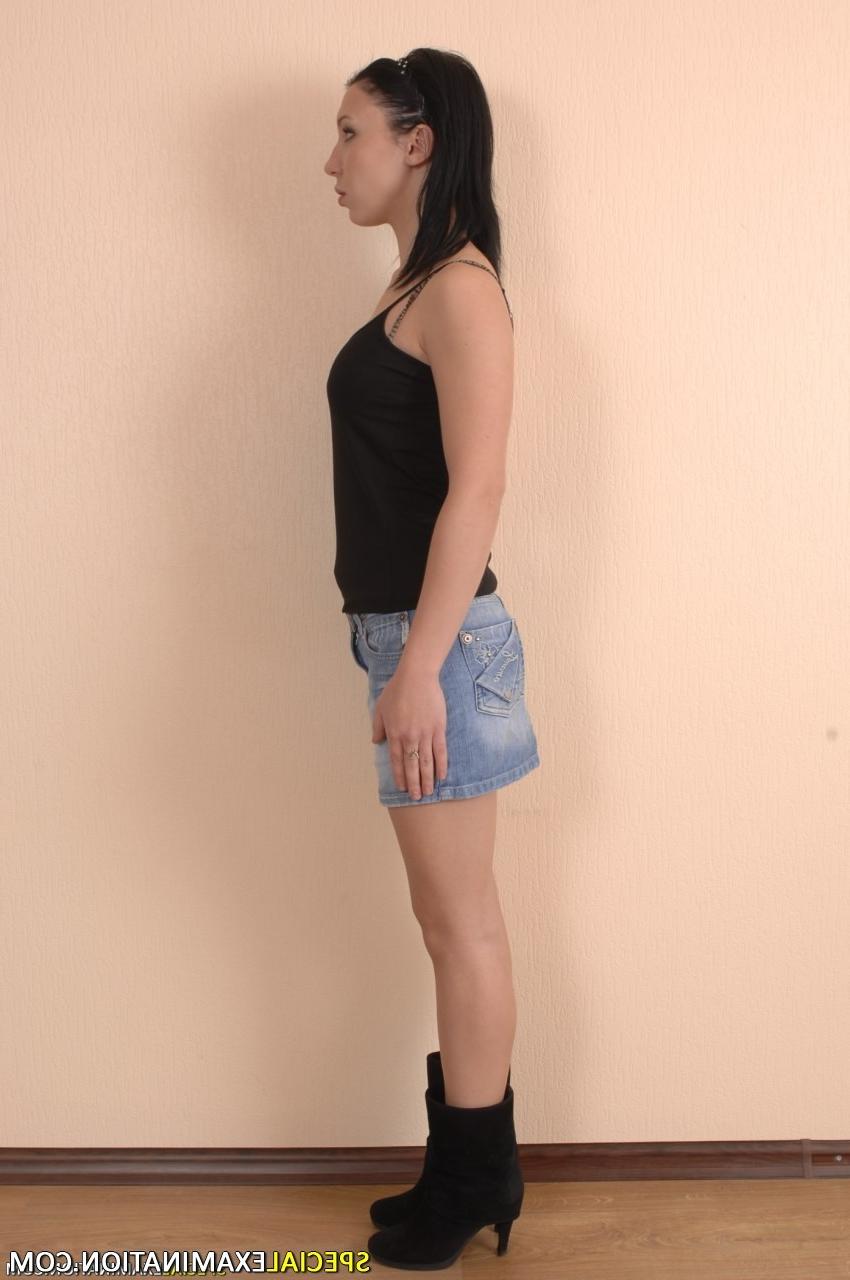 15P Stripped babe passes thru a confusing checkup