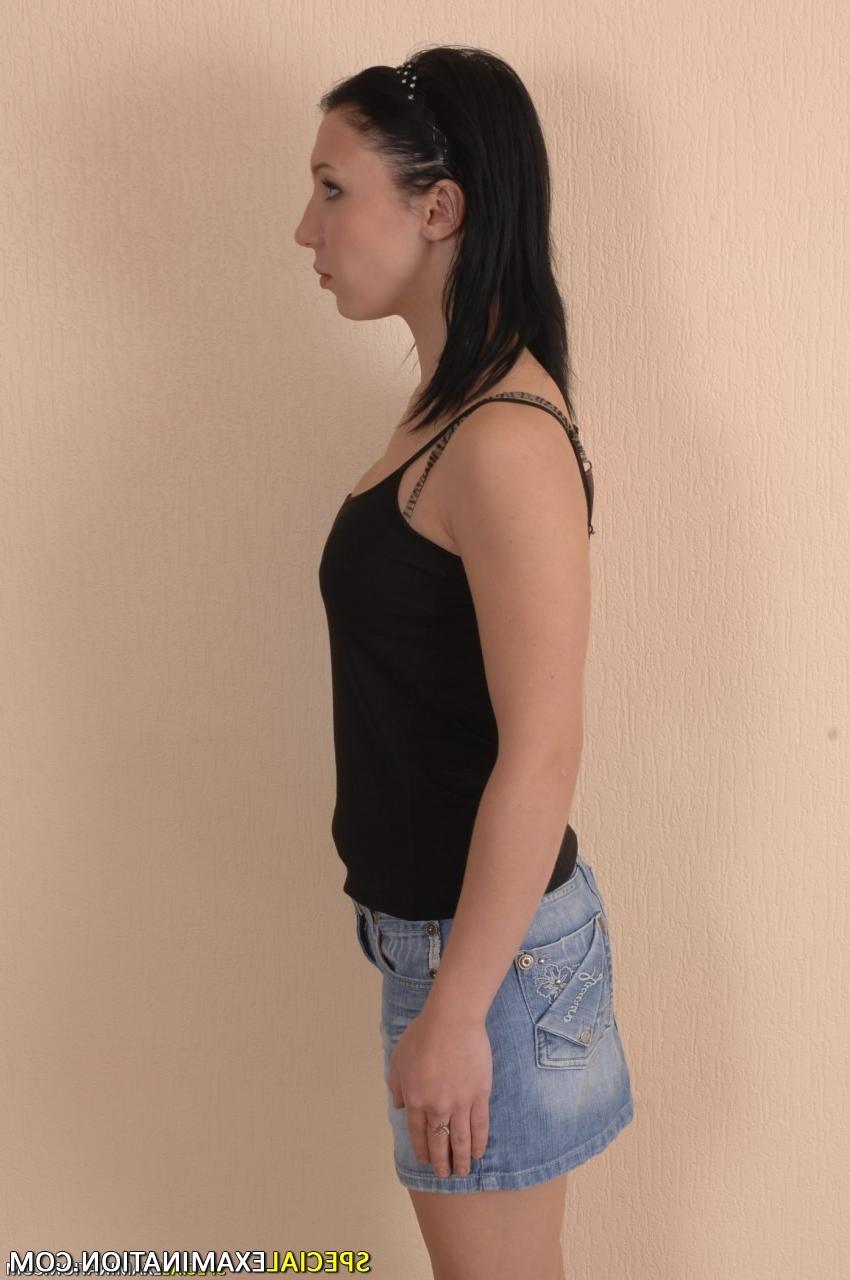 15P Stripped babe passes thru a confusing checkup