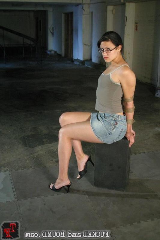 15P Helpless babe Penney Play gets tied up and BDSM drilled by Kurt Lockwood