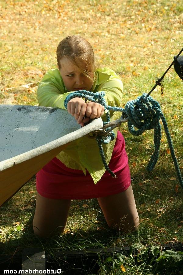 20P Whipping and spanking a tied girl outdoors