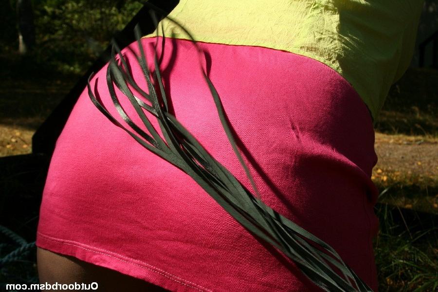 20P Whipping and spanking a tied girl outdoors
