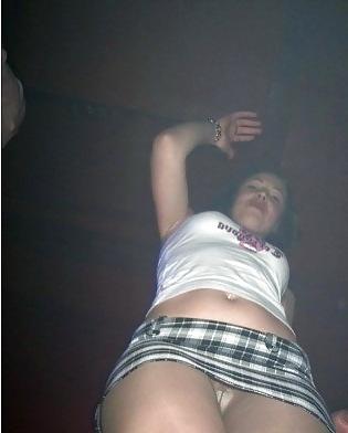 25P Ela gosta de Monstrar a Buceta - demonstrating her pussy