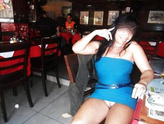25P Ela gosta de Monstrar a Buceta - demonstrating her pussy
