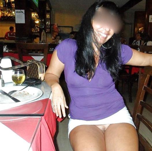 25P Ela gosta de Monstrar a Buceta - demonstrating her pussy