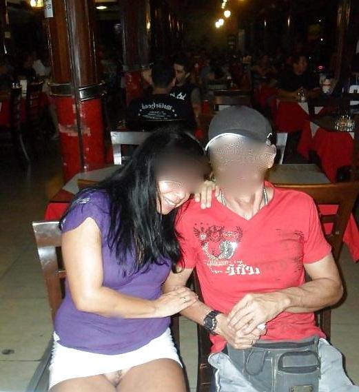 25P Ela gosta de Monstrar a Buceta - demonstrating her pussy