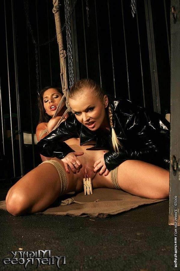 16P Hot mistress abusing and fisting her slave