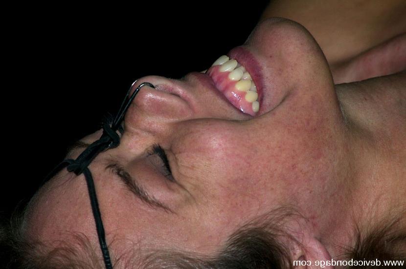 15P Three girls in six hour steel and leather live BDSM show