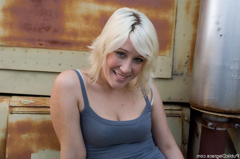 18P Public bondage with a hot chick and kinky BDSM