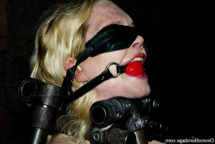 15P BDSM slaves Trina Michaels Rain Degre bound together