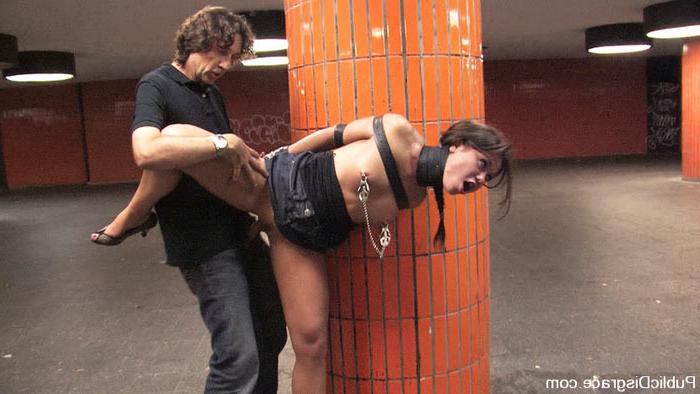 15P BDSM slut Linda drug around the public streets at night