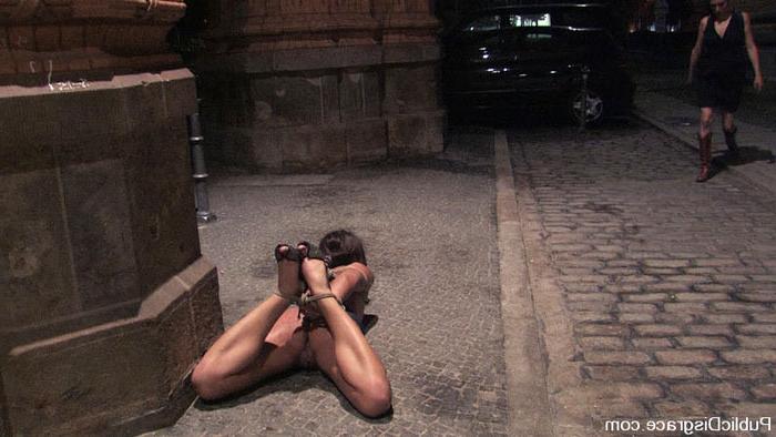15P BDSM slut Linda drug around the public streets at night