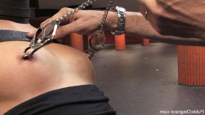 15P BDSM slut Linda drug around the public streets at night