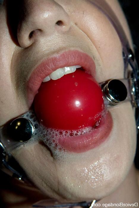 15P BDSM subslut Natalie Minx gets flogged and ballgagged