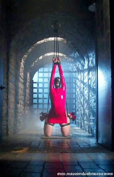 15P Latex clad submissive used as masters cumcatcher