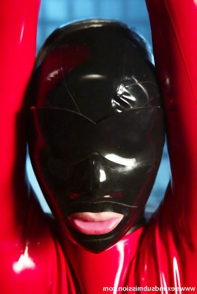 15P Latex clad submissive used as masters cumcatcher