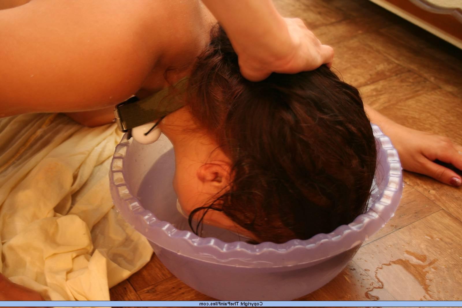 16P Torment et humiliation lesbiennes bizarres femdom