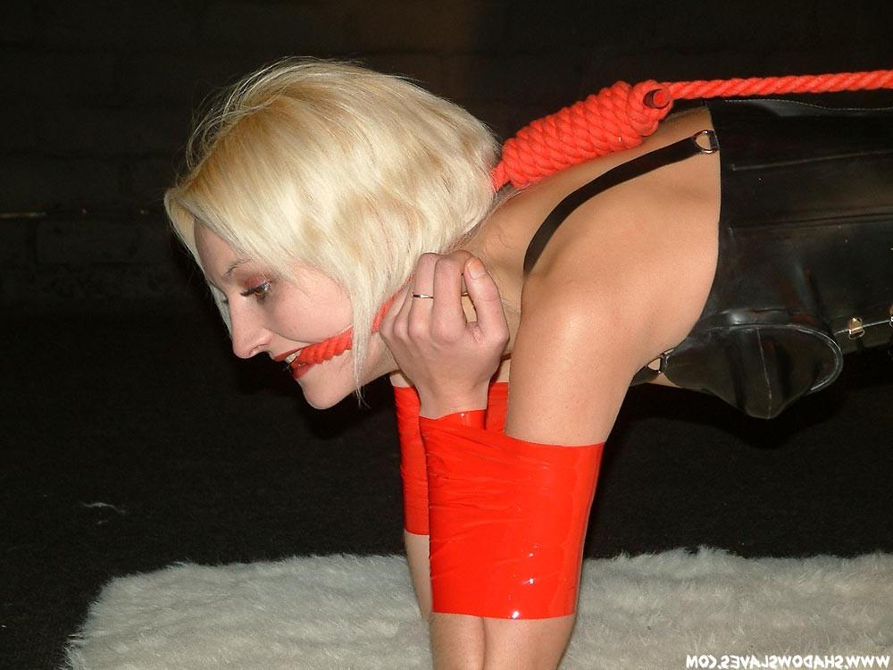 15P Latex bondage and pegs