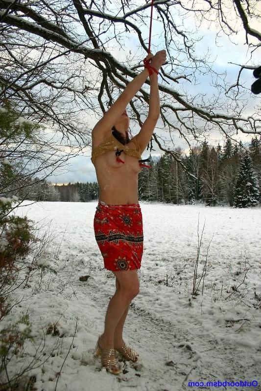 15P Bondage and bdsm in the snow