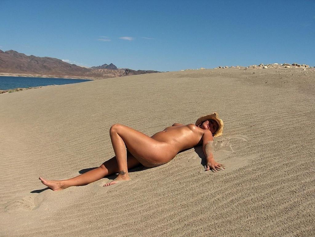 15P Horny nude babe on the beach