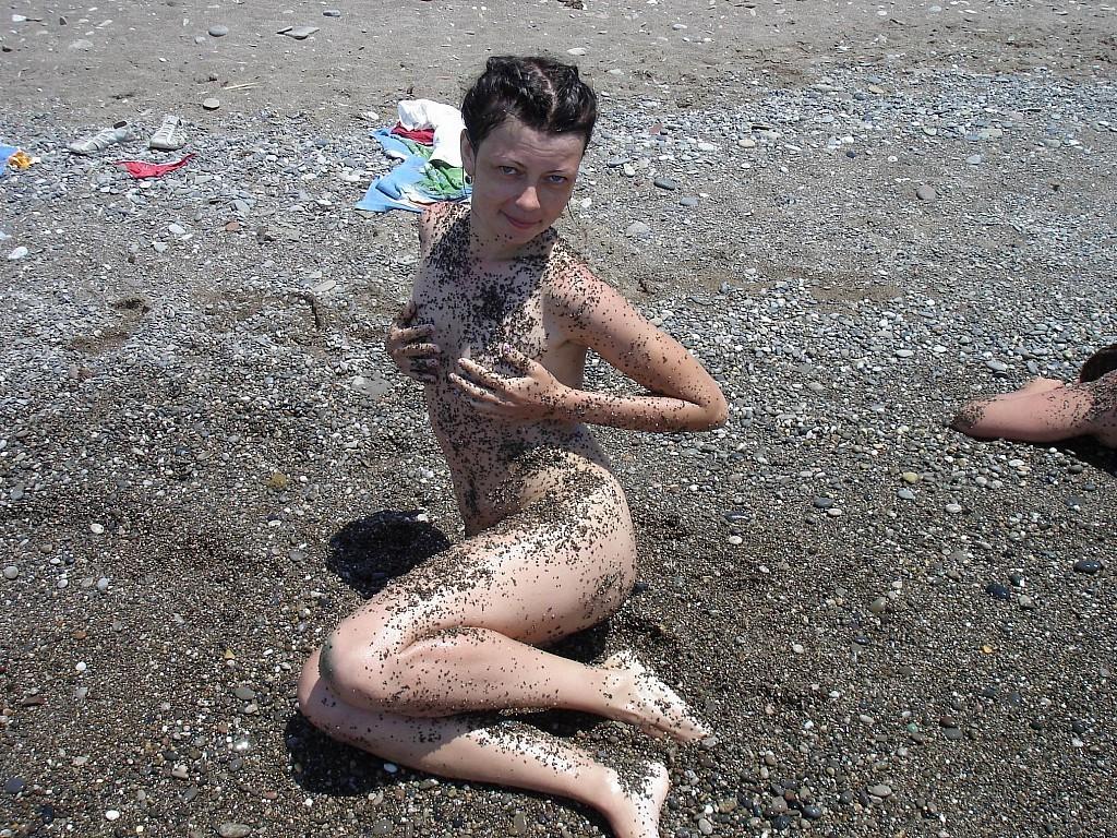 15P Nudist mud club
