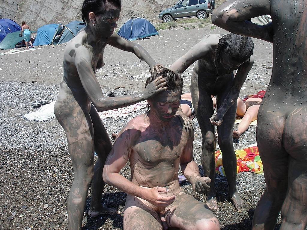 15P Nudist mud club