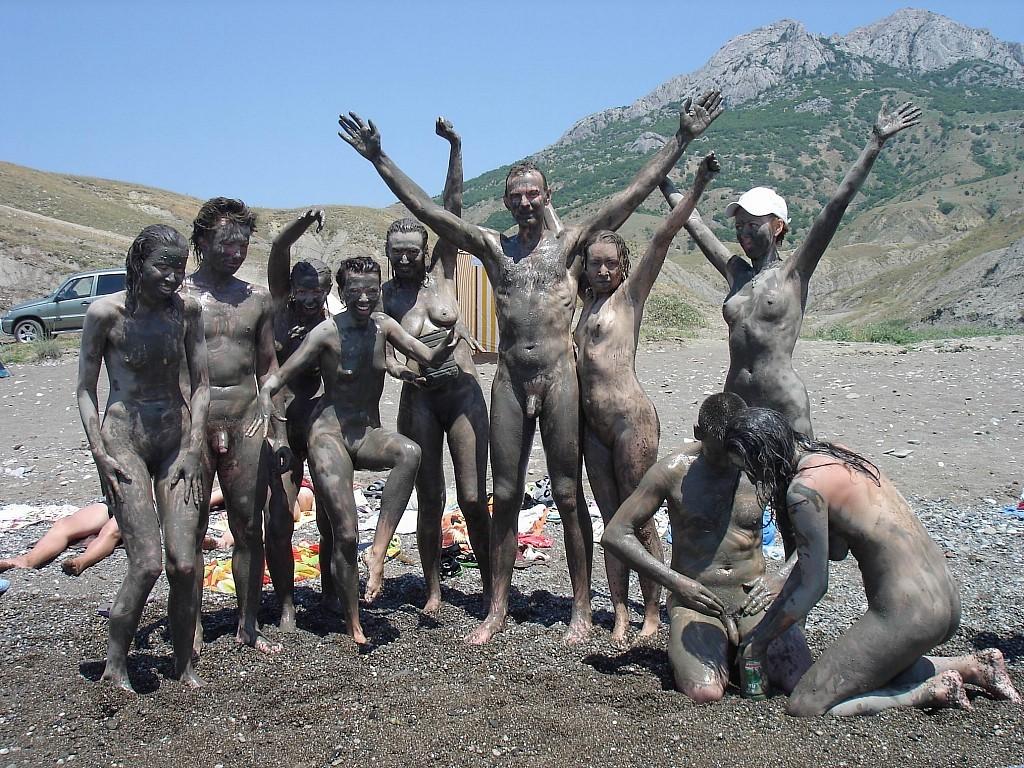 15P Nudist mud club
