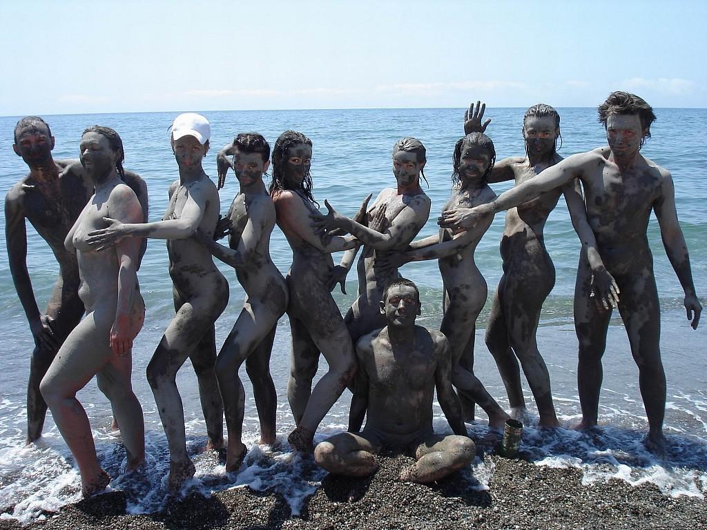 15P Nudist mud club