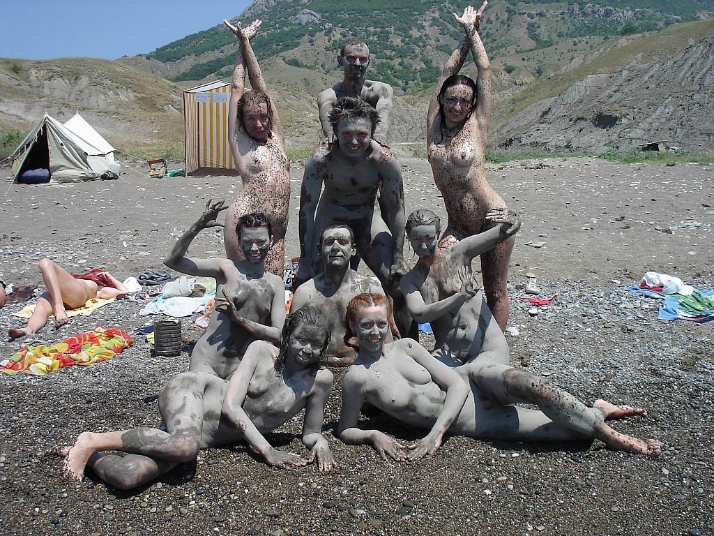 15P Nudist mud club