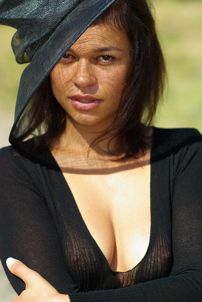 15P Nudist hottie