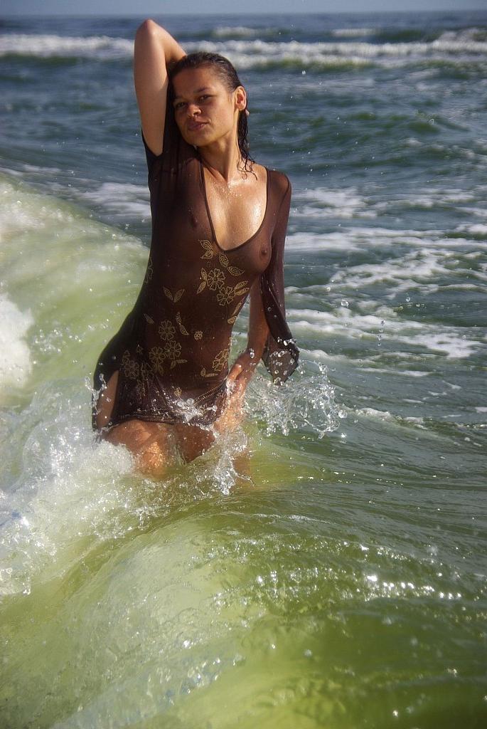 15P Nudist hottie