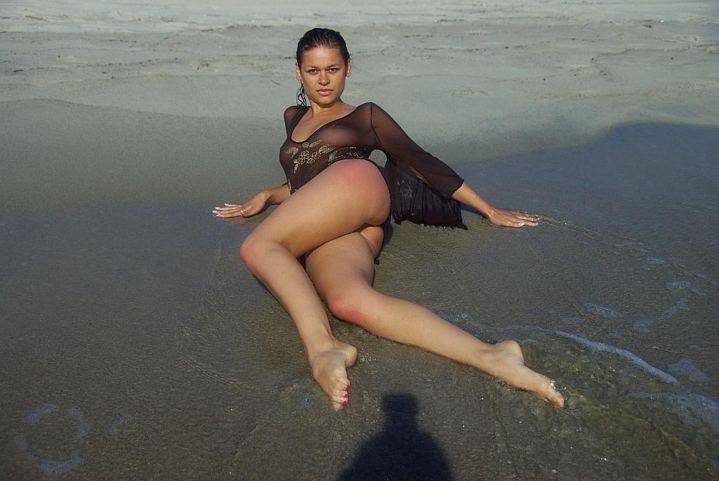 15P Nudist hottie